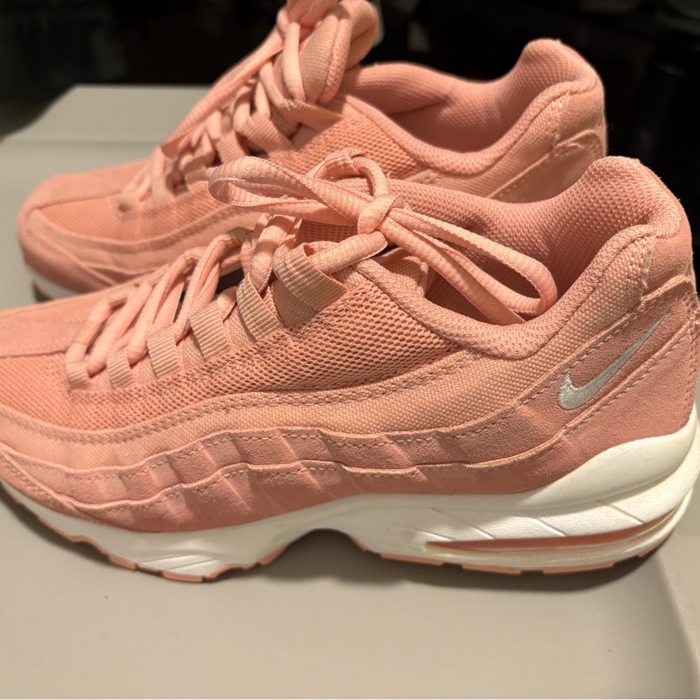 Nike AirMax 98 Coral Sneakers
